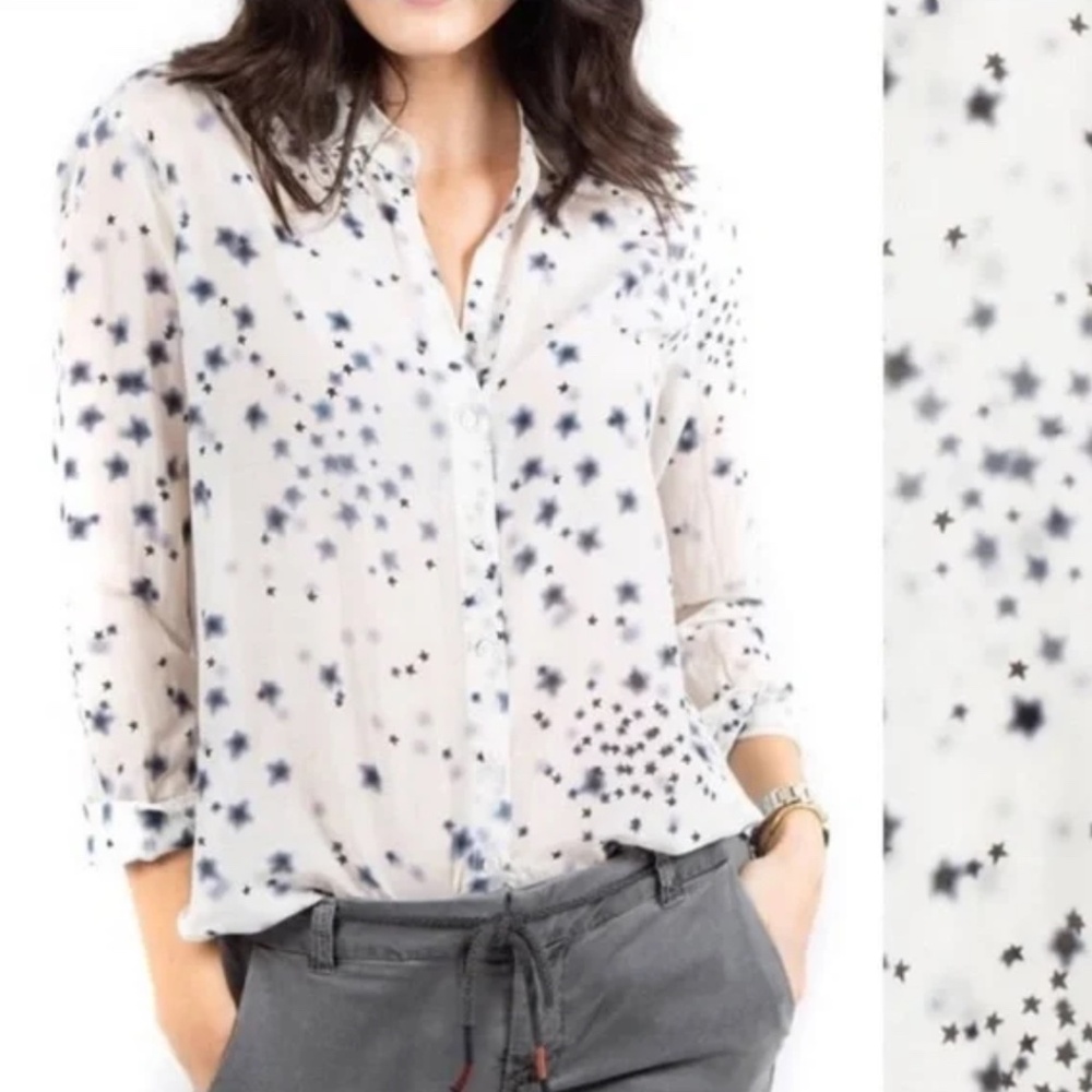 Xirena White Navy Star Print Beau Button Down in Small